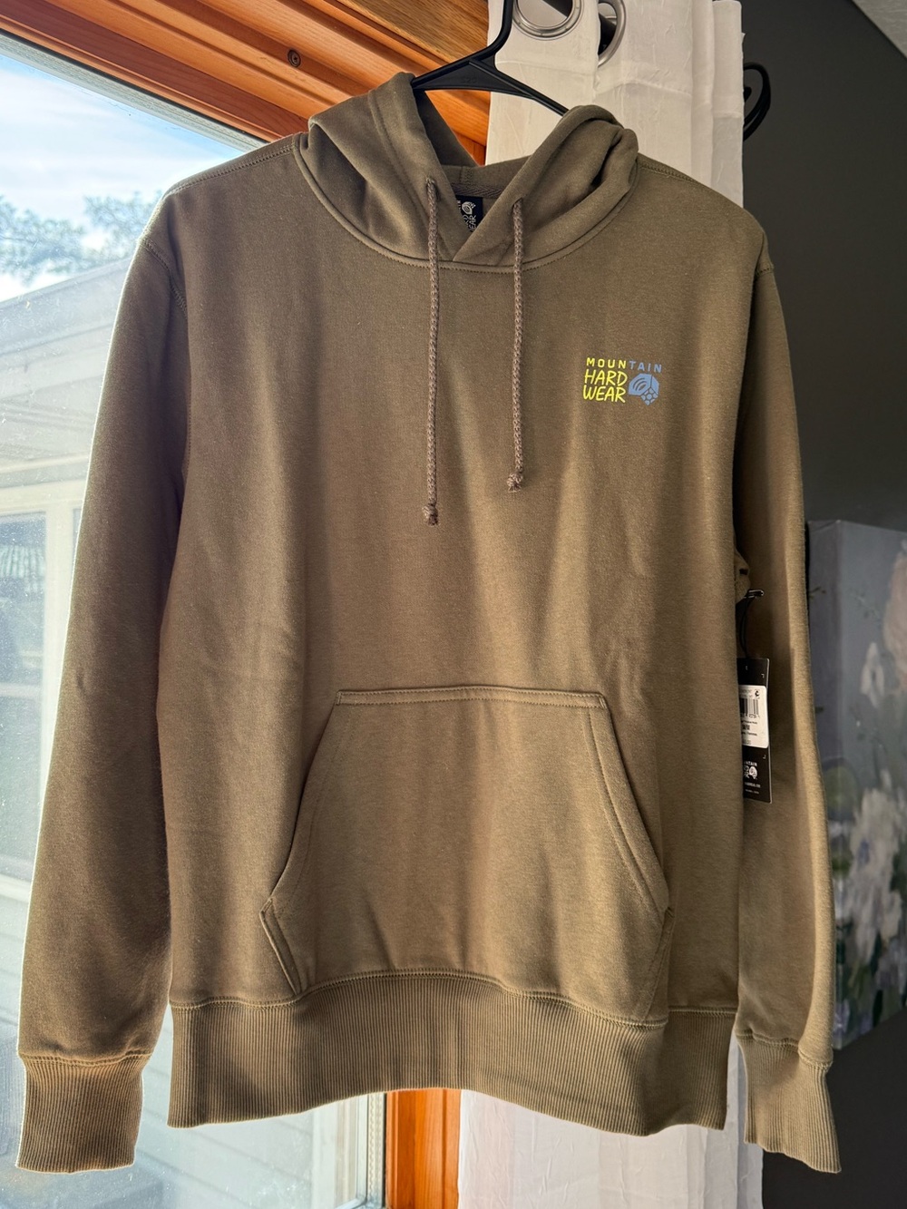 Cozy Mountain Hardware Green Hoodie, NWT!  Size Medium!